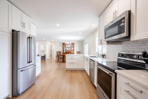 21711 52 Avenue, Langley, BC - Indoor Photo Showing Kitchen With Stainless Steel Kitchen With Upgraded Kitchen