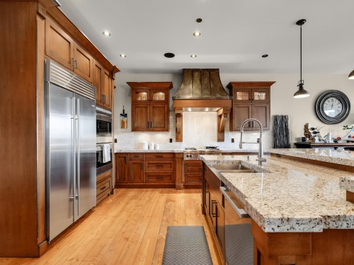 19885 1 Avenue, Langley, BC - Indoor Photo Showing Kitchen With Upgraded Kitchen