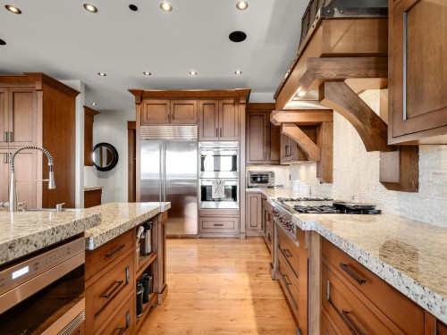 19885 1 Avenue, Langley, BC - Indoor Photo Showing Kitchen With Upgraded Kitchen