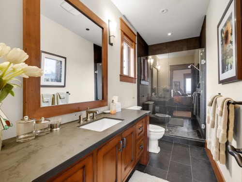 19885 1 Avenue, Langley, BC - Indoor Photo Showing Bathroom