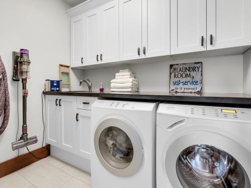 19885 1 Avenue, Langley, BC - Indoor Photo Showing Laundry Room