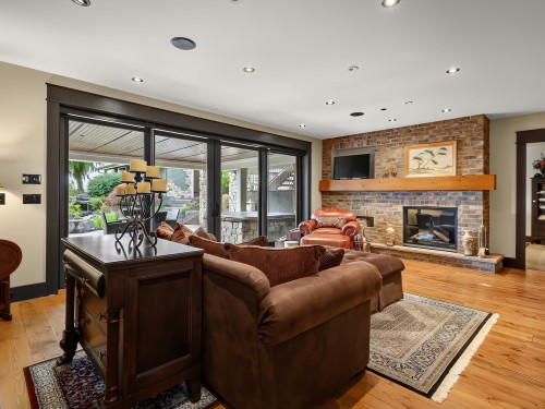 19885 1 Avenue, Langley, BC - Indoor Photo Showing Living Room With Fireplace