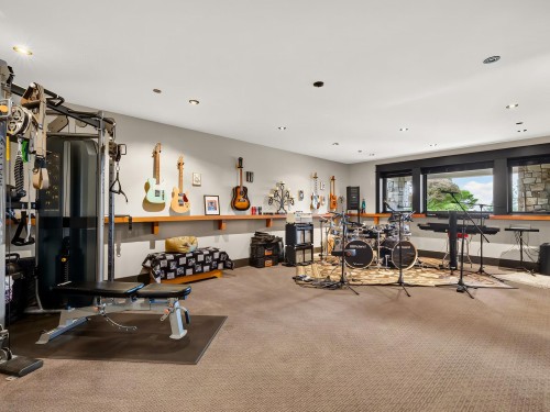 19885 1 Avenue, Langley, BC - Indoor Photo Showing Gym Room