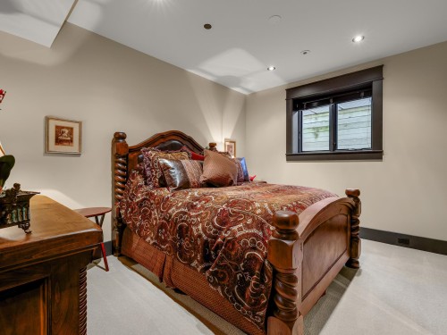 19885 1 Avenue, Langley, BC - Indoor Photo Showing Bedroom
