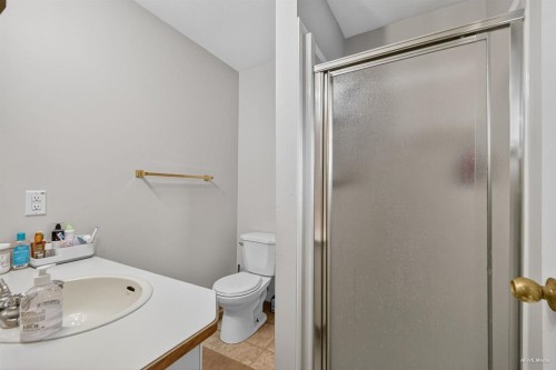 12079 84A Avenue, Surrey, BC - Indoor Photo Showing Bathroom