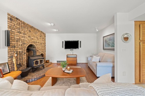 23956 64 Avenue, Langley, BC - Indoor Photo Showing Living Room With Fireplace