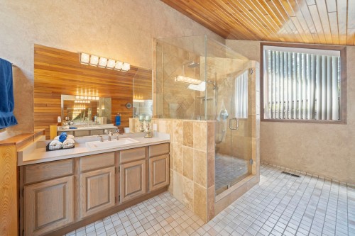 23956 64 Avenue, Langley, BC - Indoor Photo Showing Bathroom