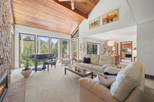 23956 64 Avenue, Langley, BC - Indoor Photo Showing Living Room With Fireplace