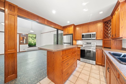 23956 64 Avenue, Langley, BC - Indoor Photo Showing Kitchen With Double Sink