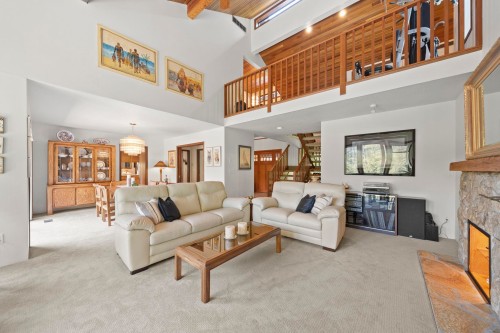 23956 64 Avenue, Langley, BC - Indoor Photo Showing Living Room