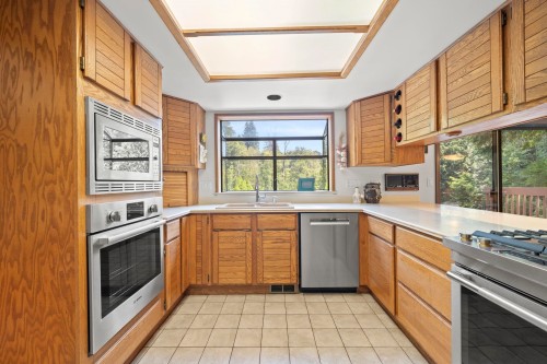 23956 64 Avenue, Langley, BC - Indoor Photo Showing Kitchen