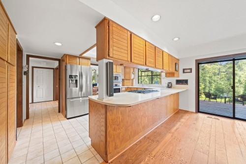 23956 64 Avenue, Langley, BC - Indoor Photo Showing Kitchen