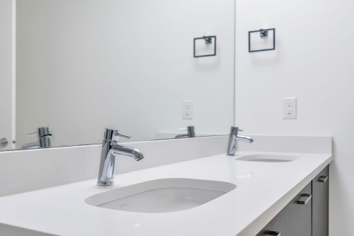 B005-20087 68 Avenue, Langley, BC - Indoor Photo Showing Bathroom