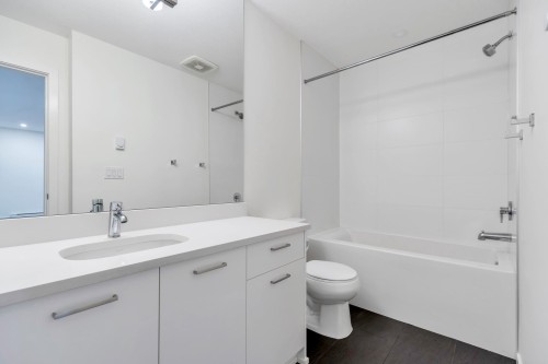 B005-20087 68 Avenue, Langley, BC - Indoor Photo Showing Bathroom