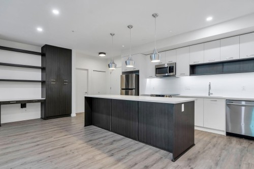 B005-20087 68 Avenue, Langley, BC - Indoor Photo Showing Kitchen With Upgraded Kitchen