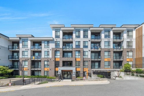 B005-20087 68 Avenue, Langley, BC - Outdoor With Facade