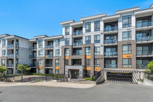 B005-20087 68 Avenue, Langley, BC - Outdoor With Facade