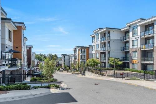 B005-20087 68 Avenue, Langley, BC - Outdoor With Facade