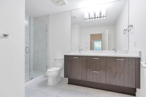 B005-20087 68 Avenue, Langley, BC - Indoor Photo Showing Bathroom