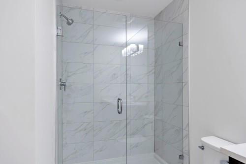 B005-20087 68 Avenue, Langley, BC - Indoor Photo Showing Bathroom