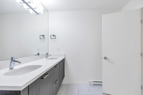 B005-20087 68 Avenue, Langley, BC - Indoor Photo Showing Bathroom
