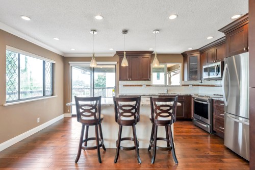 1175 Stevens Street, White Rock, BC - Indoor Photo Showing Kitchen With Stainless Steel Kitchen With Upgraded Kitchen