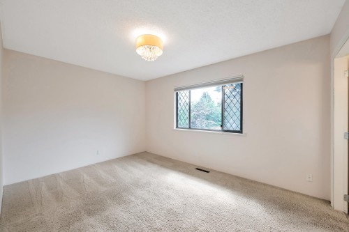 1175 Stevens Street, White Rock, BC - Indoor Photo Showing Other Room