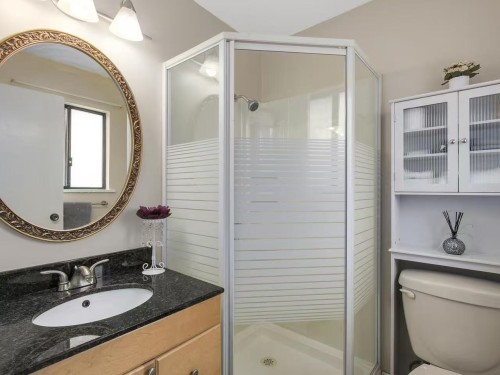 1175 Stevens Street, White Rock, BC - Indoor Photo Showing Bathroom