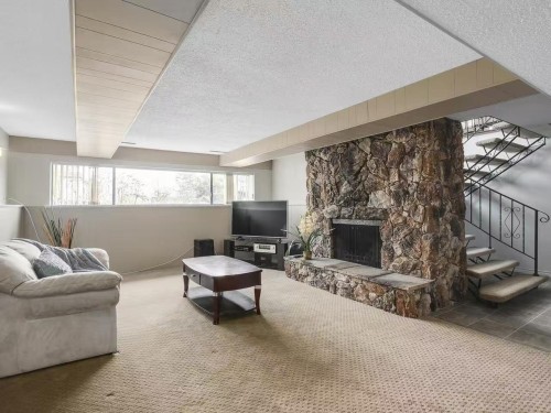 1175 Stevens Street, White Rock, BC - Indoor With Fireplace