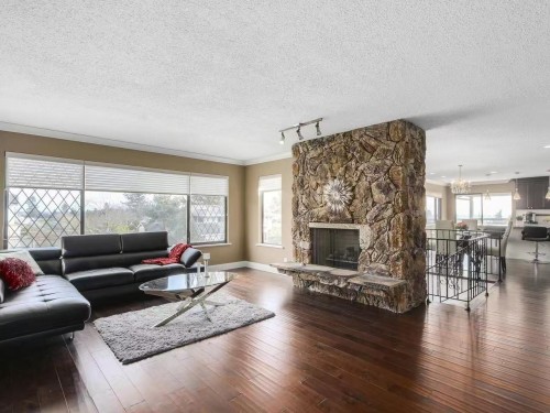 1175 Stevens Street, White Rock, BC - Indoor Photo Showing Living Room With Fireplace