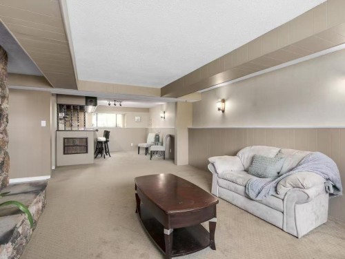 1175 Stevens Street, White Rock, BC - Indoor Photo Showing Living Room