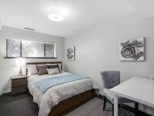 1175 Stevens Street, White Rock, BC - Indoor Photo Showing Bedroom