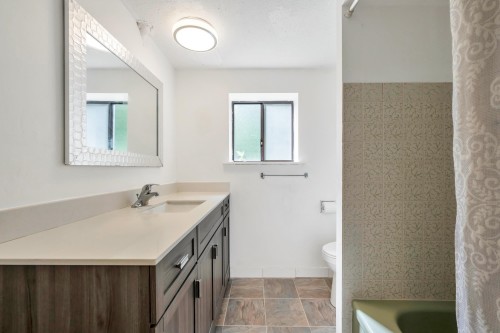 1175 Stevens Street, White Rock, BC - Indoor Photo Showing Bathroom