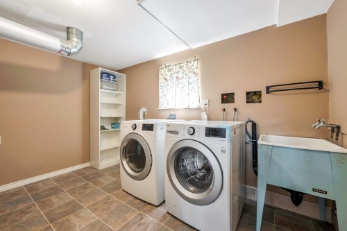 1175 Stevens Street, White Rock, BC - Indoor Photo Showing Laundry Room