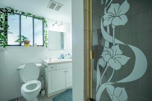 2418 Wayburne Crescent, Langley, BC - Indoor Photo Showing Bathroom
