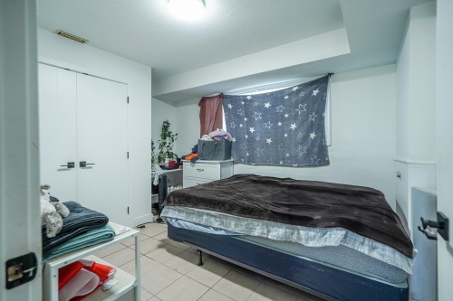 2418 Wayburne Crescent, Langley, BC - Indoor Photo Showing Bedroom