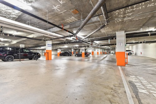 306-15848 Fraser Highway, Surrey, BC - Indoor Photo Showing Garage