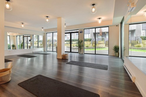 306-15848 Fraser Highway, Surrey, BC - Indoor Photo Showing Other Room
