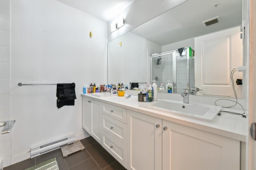 306-15848 Fraser Highway, Surrey, BC - Indoor Photo Showing Bathroom