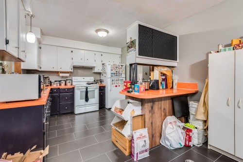 32247 Granite Avenue, Abbotsford, BC - Indoor Photo Showing Kitchen