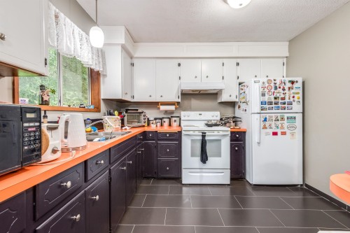 32247 Granite Avenue, Abbotsford, BC - Indoor Photo Showing Kitchen