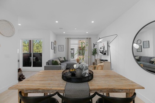 8-15950 Alder Place, Surrey, BC - Indoor Photo Showing Dining Room