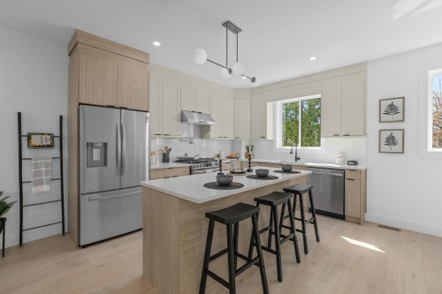 8-15950 Alder Place, Surrey, BC - Indoor Photo Showing Kitchen With Double Sink With Upgraded Kitchen