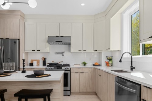 8-15950 Alder Place, Surrey, BC - Indoor Photo Showing Kitchen With Upgraded Kitchen