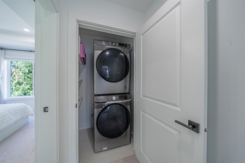 8-15950 Alder Place, Surrey, BC - Indoor Photo Showing Laundry Room