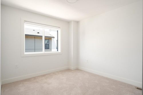 8-15950 Alder Place, Surrey, BC - Indoor Photo Showing Other Room