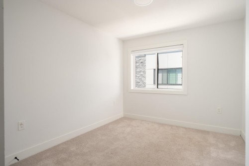 8-15950 Alder Place, Surrey, BC - Indoor Photo Showing Other Room