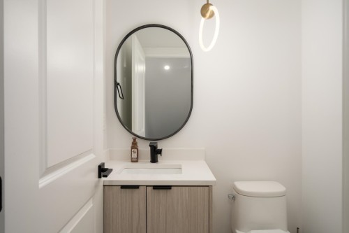 8-15950 Alder Place, Surrey, BC - Indoor Photo Showing Bathroom
