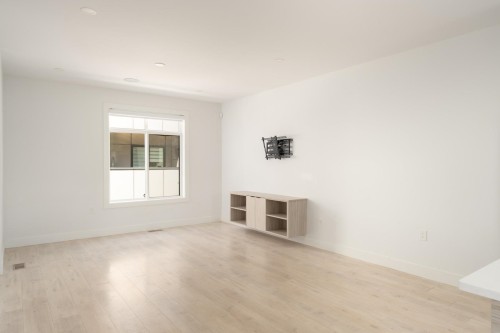 8-15950 Alder Place, Surrey, BC - Indoor Photo Showing Other Room