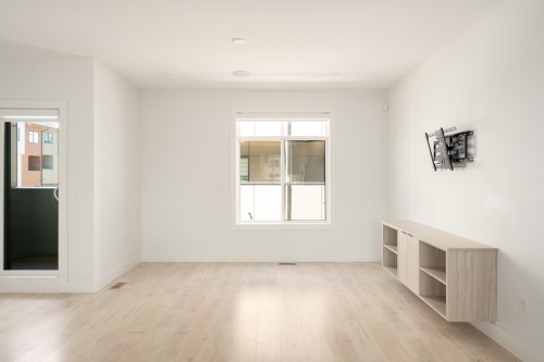 8-15950 Alder Place, Surrey, BC - Indoor Photo Showing Other Room